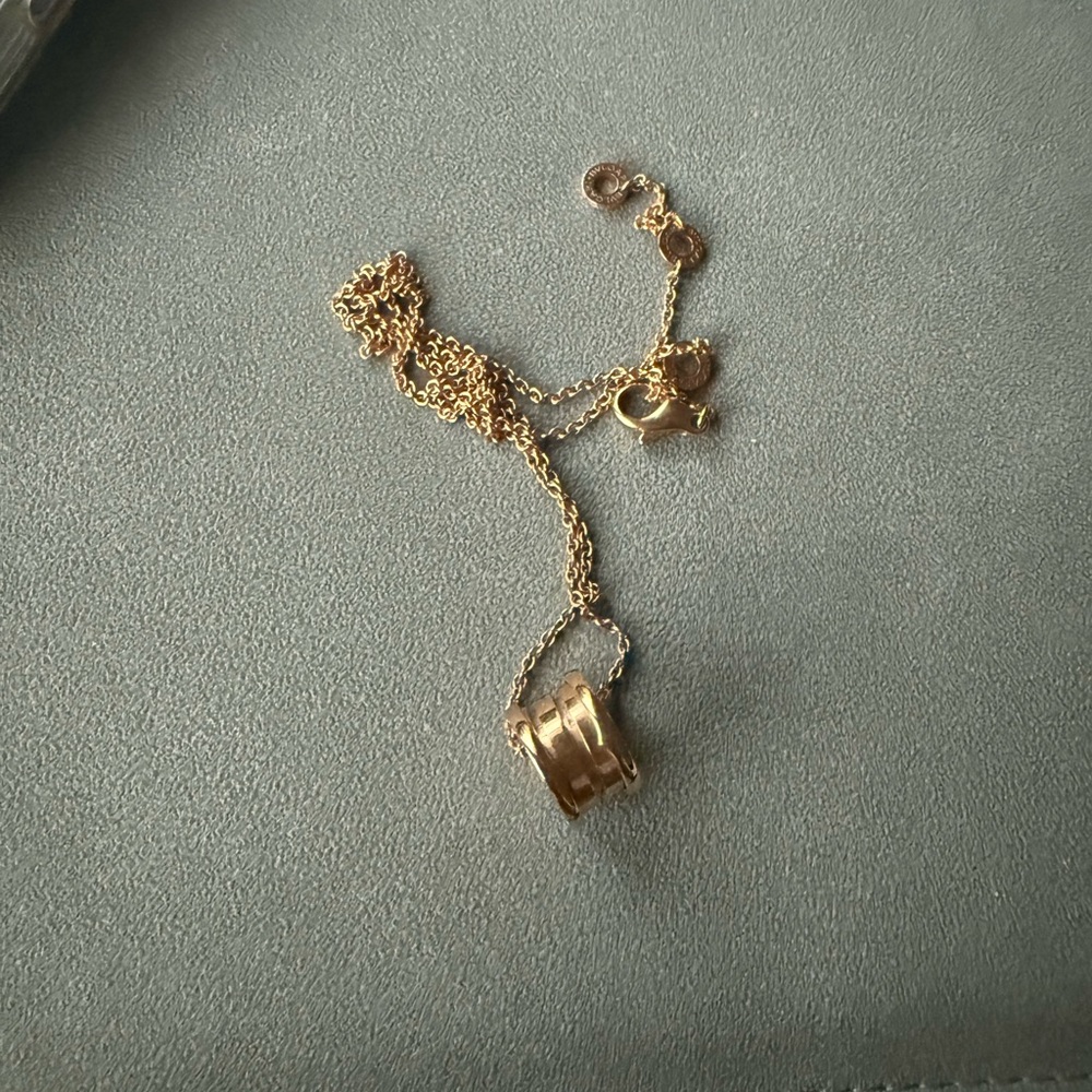 costume with 18k rose gold Necklace